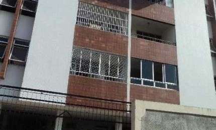 Apartamento amplo com 3 quartos em Campo Grande - Recife - PE