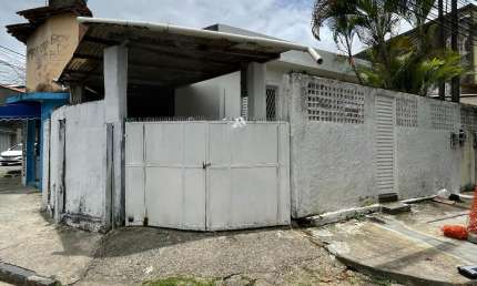 Casa comercial para locação em localização estratégica em Casa Amarela - Recife - PE