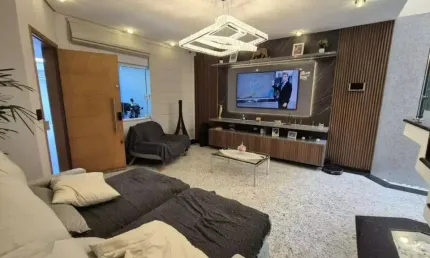 Belo Sobrado à venda com 161 m² na Vila Scarpelli em Santo André!