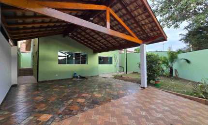 Linda Casa 3 dormitórios 1 suíte, vaga para 4 carros, bairro Campos Eliseos, Taubaté