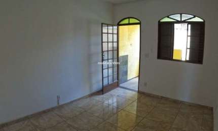 Casa com 2 quartos para alugar em Serrano, Belo Horizonte  por R$ 2.999