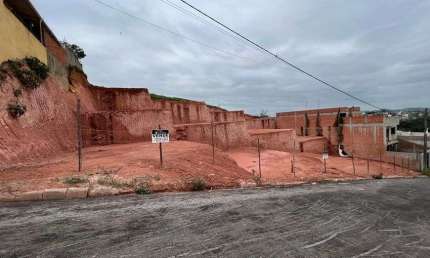 Terreno para venda com 382 metros quadrados em Bosque dos Pinheiros - Juiz de Fora - MG