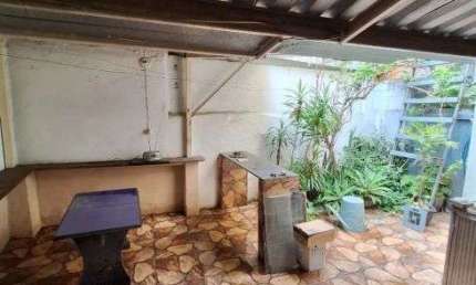 Casa à venda no bairro Jardim Glória, com excelente custo-benefício.