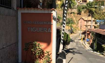 Terreno em condomínio fechado à venda na Rua Francisco Mário de Carvalho, lote 4, Tiguera, Juiz de Fora
