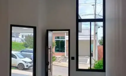 Casa ampla com churrasqueira, 3 suítes e quintal para sua família