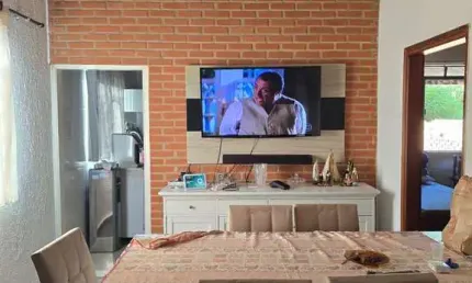 Casa à Venda com Amplo Terreno – Ideal para Construção ou Moradia