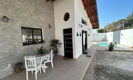 Casa dos sonhos com suíte, closet e piscina no jardim europa!