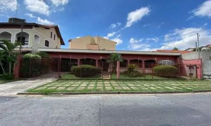 Residência com 4 dormitórios, piscina e amplo terreno na Vila Trujillo