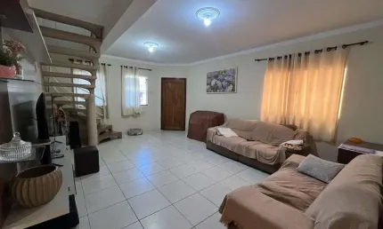 Sobrado com suíte e sacada na villa amato – conforto e localização!