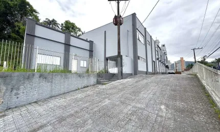 Barracão / Galpão / Depósito com 6 salas para alugar no Garcia, Blumenau , 1000 m2 por R$ 35.000