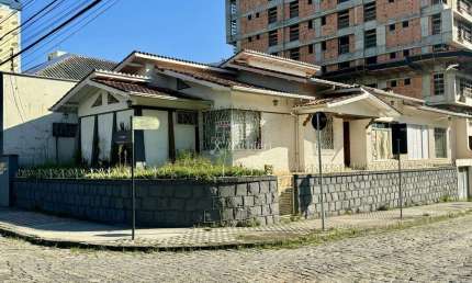 Casa comercial com 2 salas para alugar no Victor Konder, Blumenau , 444 m2 por R$ 9.000