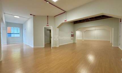 Ponto comercial com 8 salas para alugar no Centro, Blumenau , 700 m2 por R$ 25.000