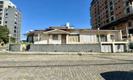 Casa comercial com 1 sala para alugar no Victor Konder, Blumenau , 444 m2 por R$ 9.000