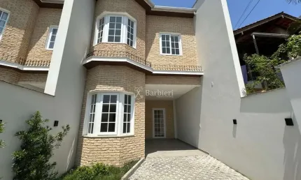 Casa com 3 quartos para alugar em Água Verde, Blumenau , 136 m2 por R$ 3.800