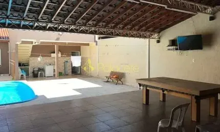 Casa à venda 4 Quartos, 1 Suite, 4 Vagas, 328M², Vila Areao, Taubaté - SP
