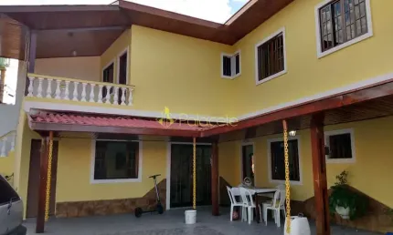 Casa à venda 4 Quartos, 1 Suite, 3 Vagas, 300M², Vila São José, Taubaté - SP