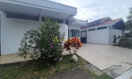 Casa à venda 4 Quartos, 2 Suites, 2 Vagas, Parque São Luís, Taubaté - SP | altos do pinheiro