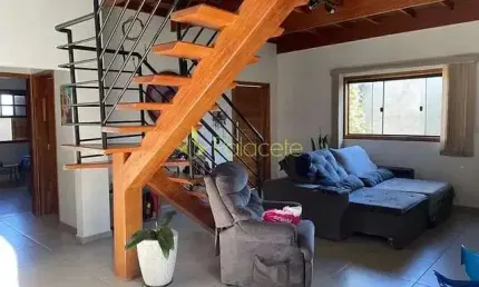 Casa à venda 3 Quartos, 1 Suite, 2 Vagas, 850M², Barreiro, Taubaté - SP