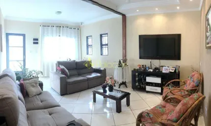 Casa à venda 3 Quartos, 2 Suites, 5 Vagas, 410M², Santana, Pindamonhangaba - SP