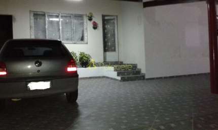 Casa à venda 3 Quartos, 1 Suite, 4 Vagas, 200M², Vila Rica, Pindamonhangaba - SP