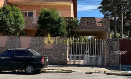 Casa à venda 3 Quartos, 1 Suite, 8 Vagas, São Benedito, Pindamonhangaba - SP
