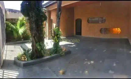Casa à venda 3 Quartos, 1 Suite, 4 Vagas, 250M², Jardim Independência, Taubaté - SP