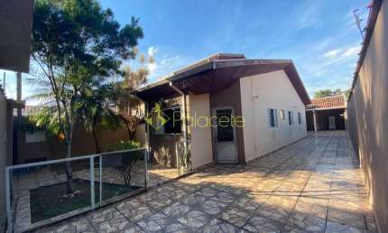 Casa à venda 4 Quartos, 2 Suites, 6 Vagas, 300M², Jardim Gurilândia, Taubaté - SP