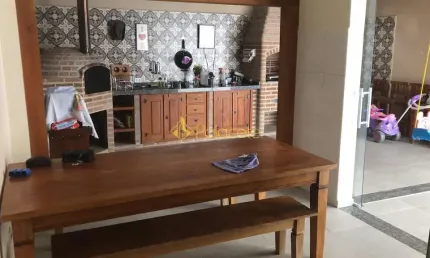 Casa à venda 3 Quartos, 3 Suites, 3 Vagas, 210M², Santana, Pindamonhangaba - SP