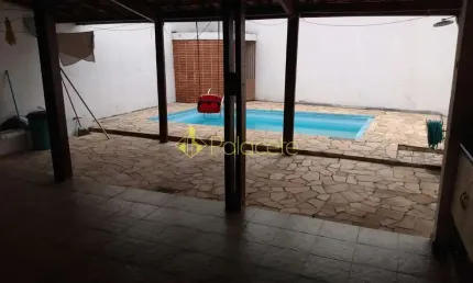 Casa à venda 3 Quartos, 2 Suites, 2 Vagas, 390M², Jardim Rosely, Pindamonhangaba - SP