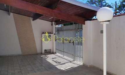 Casa à venda 3 Quartos, 1 Suite, 4 Vagas, 300M², Aterrado, Tremembé - SP