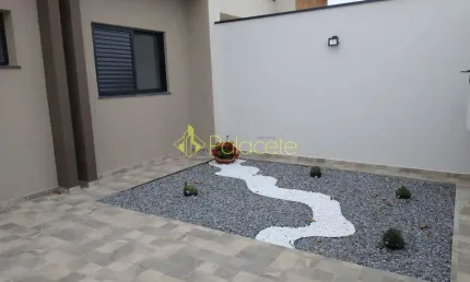 Casa à venda 3 Quartos, 1 Suite, 2 Vagas, 176M², Res. Santa Clara, Pindamonhangaba - SP