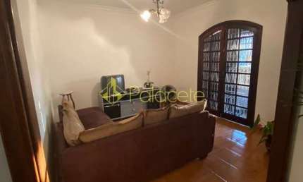 Casa à venda 3 Quartos, 1 Suite, 3 Vagas, 330M², Parque Tabaeté, Taubaté - SP