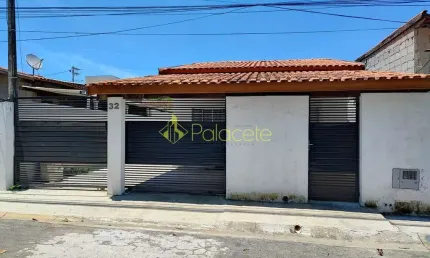 Casa à venda 3 Quartos, 2 Suites, 4 Vagas, 250M², Conjunto Residencial Araretama, Pindamonhangaba -