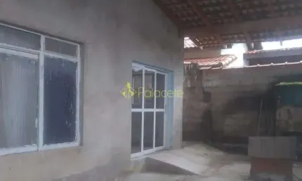 Casa à Venda - 2 Quartos, 1 Suíte, 2 Vagas Cobertas, Amplo Quintal e 270m² no Loteamento Residencia