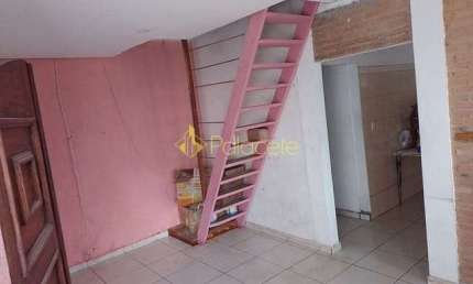 Casa à venda 3 Quartos, 1 Suite, 4 Vagas, 300M², Jardim Garcez, Taubaté - SP