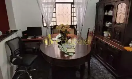 Casa à venda 3 Quartos, 1 Suite, 2 Vagas, 154M², Conjunto Residencial Araretama, Pindamonhangaba -
