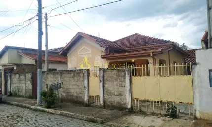 Casa à venda 4 Quartos, 5 Vagas, 312M², Centro, Pindamonhangaba - SP
