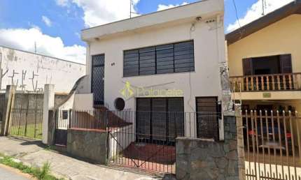 Casa Ampla no Centro: Ideal para Moradia ou Transformação em Ponto Comercial com Ótima Localização