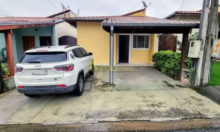 Casa Aconchegante em Condomínio Fechado com 2 Quartos, Área de Churrasco e Lazer Completo para a Fa