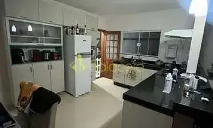 Casa à venda 2 Quartos, 1 Suite, 2 Vagas, 167M², Jardim Continental, Taubaté - SP