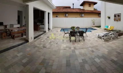Casa à venda 3 Quartos, 3 Suites, 4 Vagas, 700M², Socorro, Pindamonhangaba - SP | COLONIAL VILLAGE