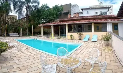 Casa à venda 4 Quartos, 1 Suite, 2 Vagas, 822.7M², Vila Bourghese, Pindamonhangaba - SP