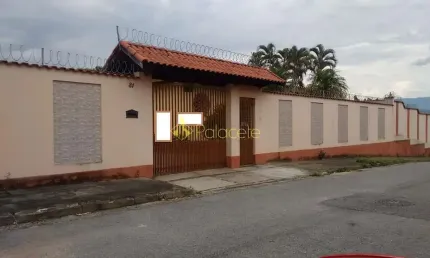 Casa à venda 3 Quartos, 1 Suite, 6 Vagas, Santana, Pindamonhangaba - SP