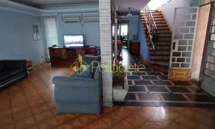 Casa à venda e locação 4 Suites, 6 Vagas, 245M², Centro, Pindamonhangaba - SP