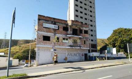 Oportunidade Única: Prédio Inacabado com Potencial para Expansão em Localização Estratégica em Apar