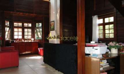 Chácara à venda 3 Quartos, 3 Suites, 10 Vagas, 2000M², Parque Lago Azul, Pindamonhangaba - SP