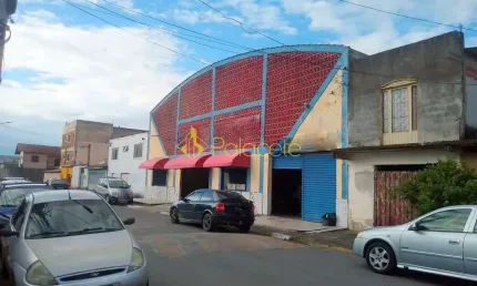 Galpão com 600 m2 livres, pé direito alto, ideal para logistica e distribuidora. vende ou aluga.Cen