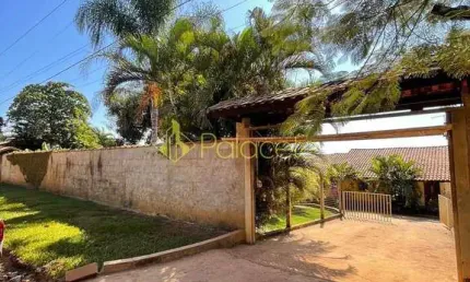 Chácara à venda com três construções no terreno sendo uma semi nova, Goiabal, Pindamonhangaba, SP
