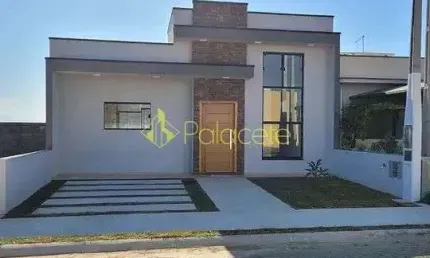 Belíssima Casa Moderna em Conceito Aberto com 3 Quartos, Área Gourmet e Acabamento de Alto Padrão e