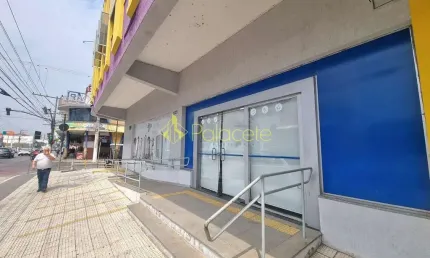 Ponto Comercial de Esquina com 360m², Grande Visibilidade, 3 Banheiros, Cozinha e Estacionamento Pr